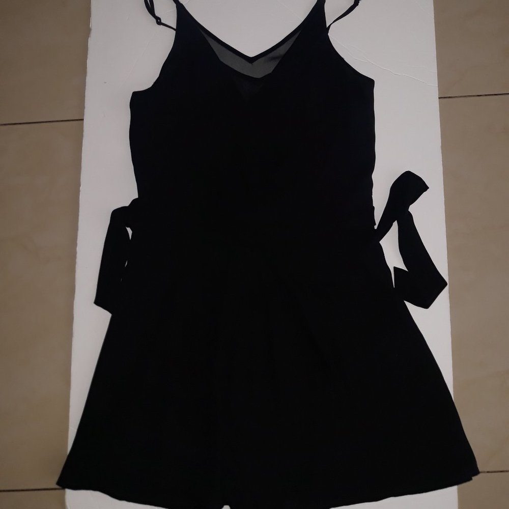EXPRESS sleeveless black romper with pockets size S